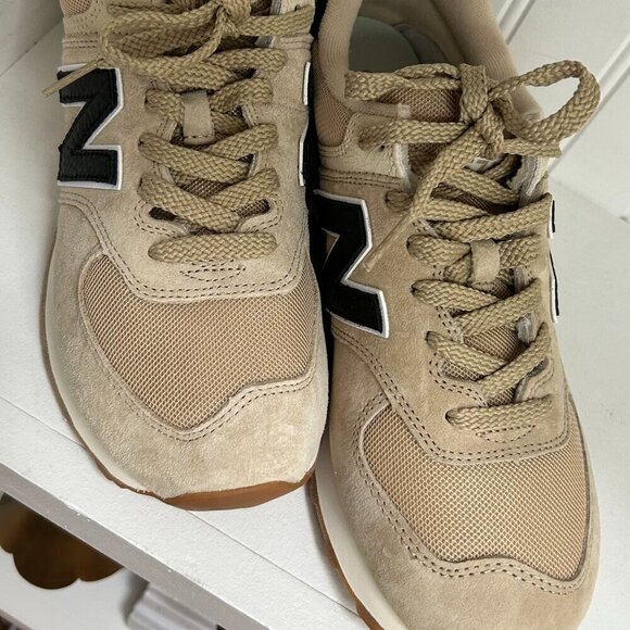 New Balance 574 Shoes in Beige/Black Size 8 in Men's. 9.5 Women's - Picture 2 of 8